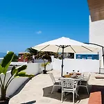 Encantadora Con Terraza Privada アロナ
