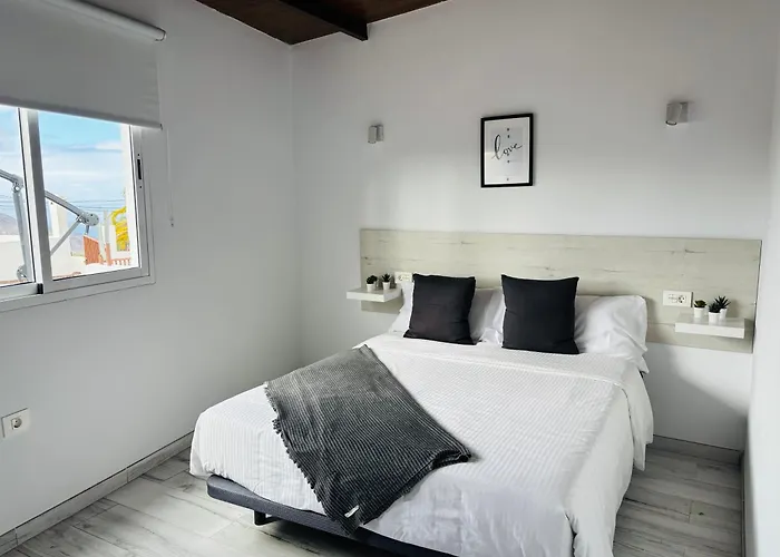 Encantadora Con Terraza Privada بيت للعطل أرونا