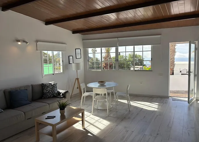 Encantadora Con Terraza Privada * أرونا