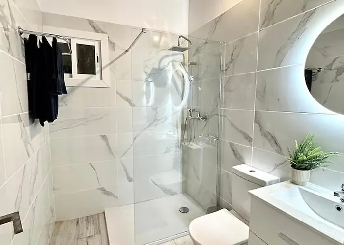 Encantadora Con Terraza Privada أرونا